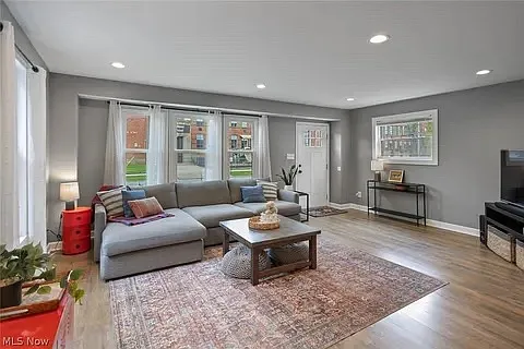 4 bed, 3.5 bath, 1920 sqft, $5,875 — Photo 3