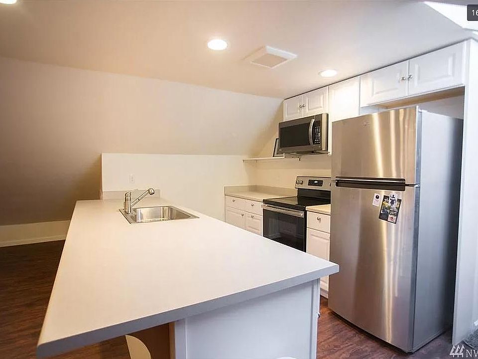 1st image of 4218 15th Ave NE #B