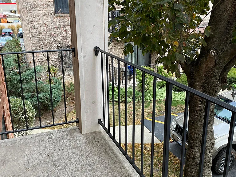 5401 Chateau #4 — Photo 12