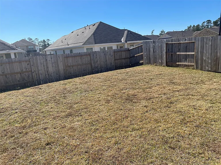 221 Crystal Bay Ln — Photo 18