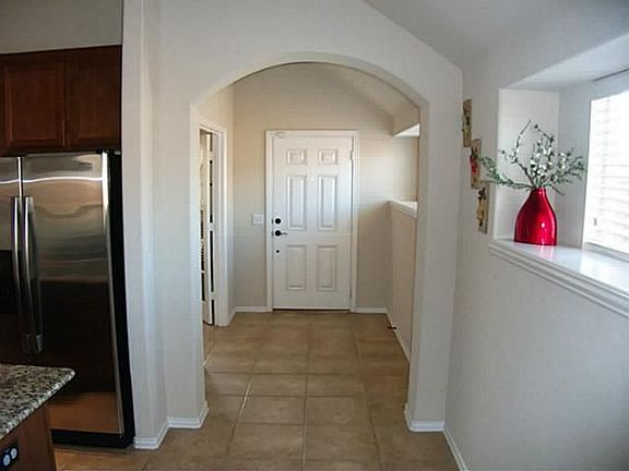 5th image of 1006 Killian Dr