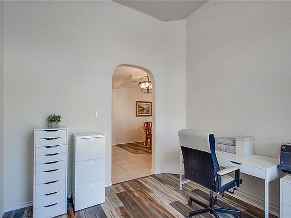 4th image of 1052 Meadow Scape Dr