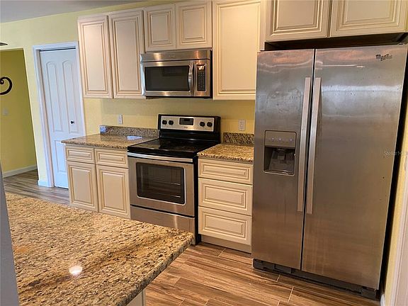 5th image of 21339 Cottonwood Ave