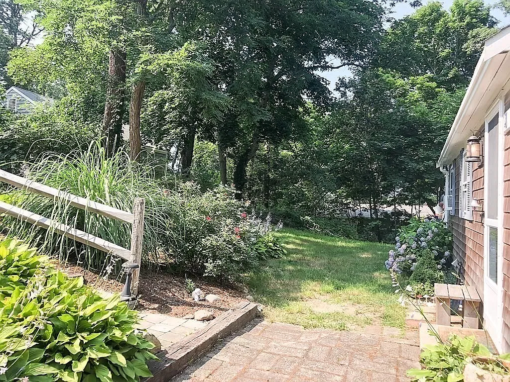 3 bed, 692 sqft, $2,500 — Photo 2
