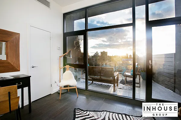 Sold by The In House Group | media 10