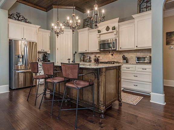 3rd image of 300 Flora Springs Dr