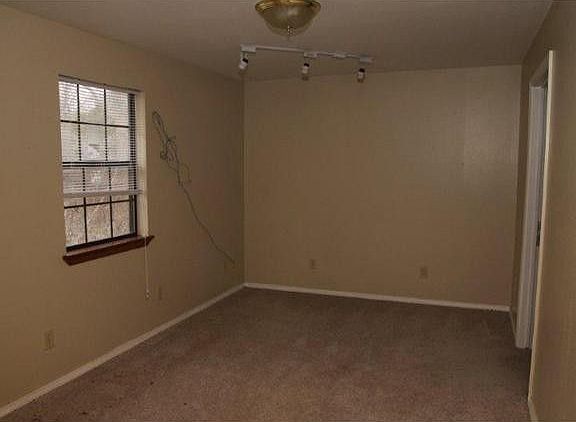 3rd image of 416 Marietta Cir