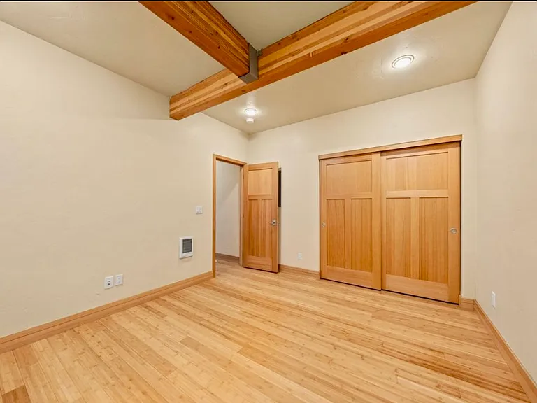 1696 SW Knoll Ave #2 — Photo 4