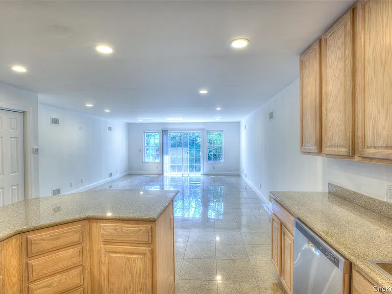 12 Yennicock Ave — Photo 11