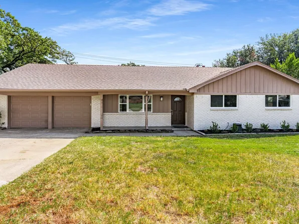 93 Regents Park, Bedford, TX 76022