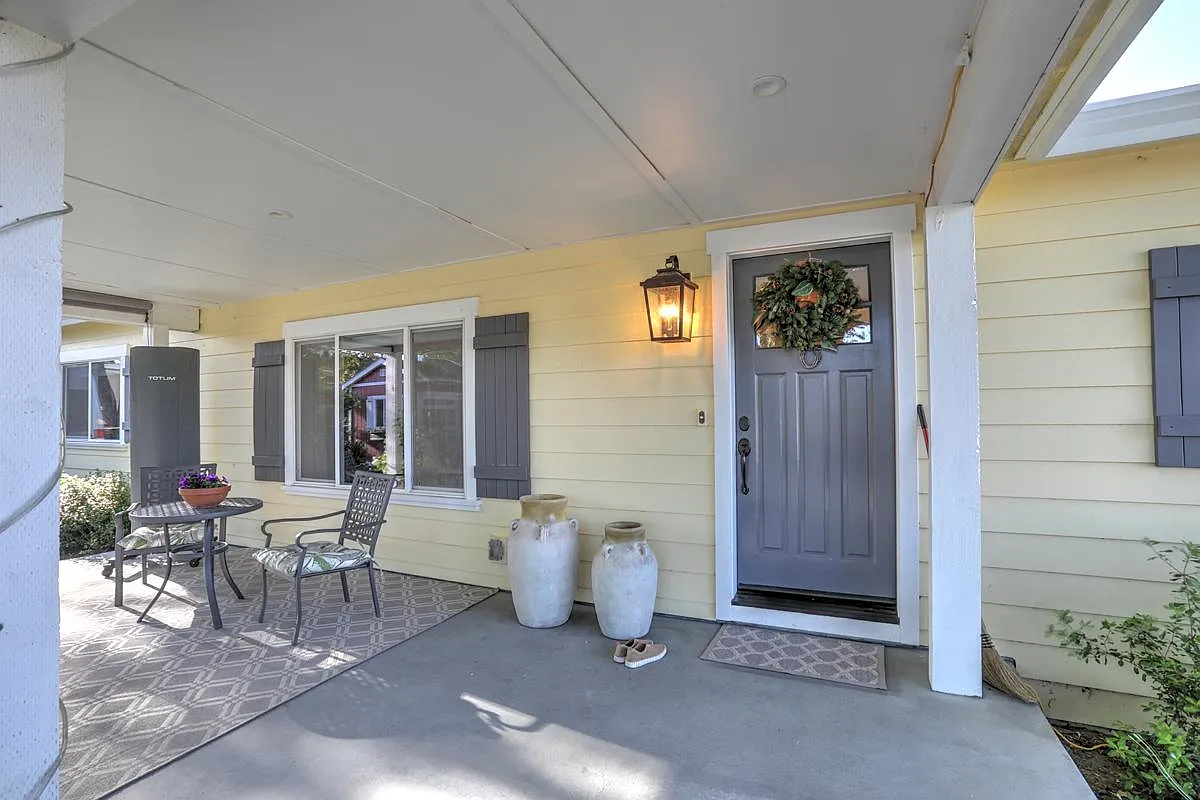21150 Burndale Rd — Photo 4