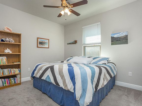3rd image of 832 Oak Aly