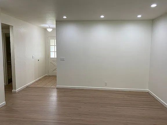 3rd image of 1549 Danromas Way