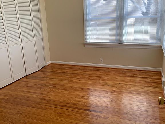 3rd image of 216 Lake Ave