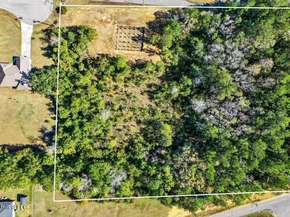 6 Fenton Pl, Kiln, MS 39556