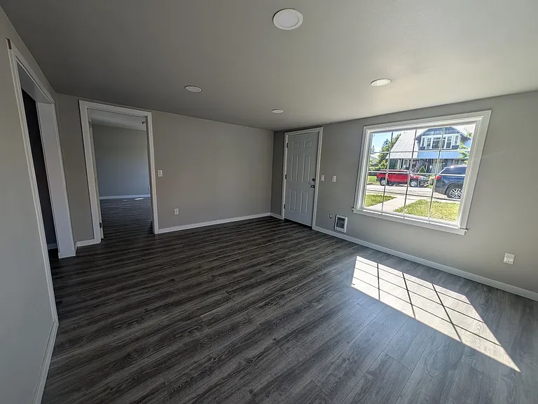 518 S Scott Ave — Photo 4