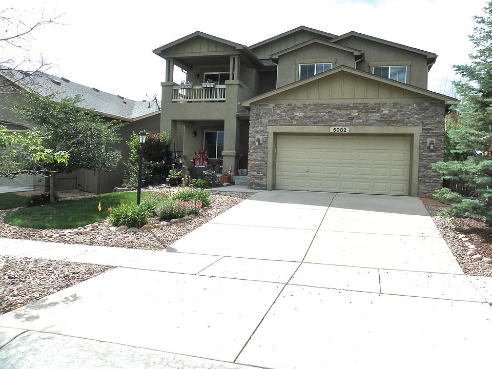 Lovely landscaped yard in Cordera.