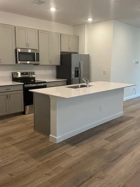 3 bed, 2.0 bath, 1757 sqft, $2,500 — Photo 2