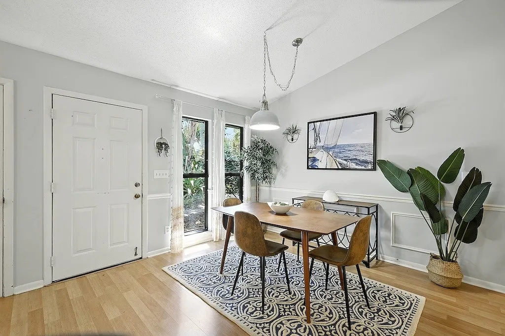 3 bed, 1200 sqft, $2,300 — Photo 3