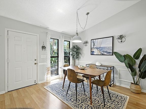 3rd image of 601 41st Ave