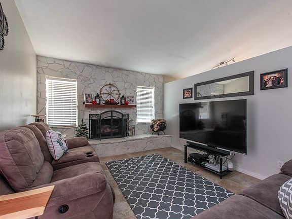 3rd image of 10346 Rosemount Dr