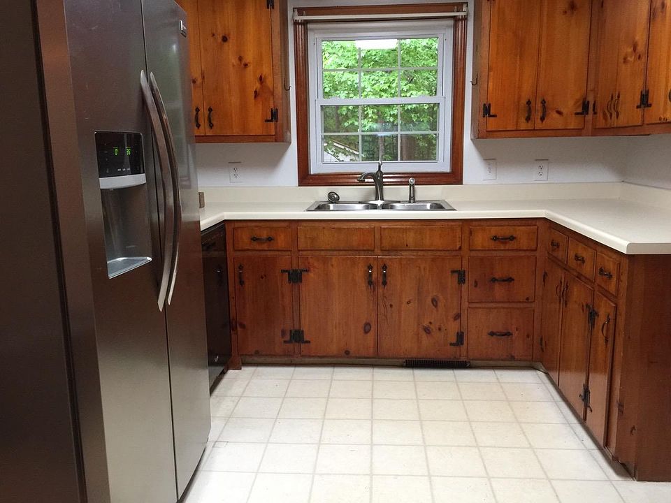 2nd image of 106 Lavender St
