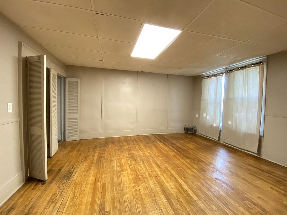 1st image of 2810 S Harvey Ave #508434
