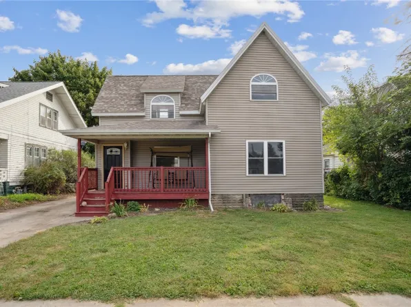 312 N Cedar St, Monticello, IA 52310