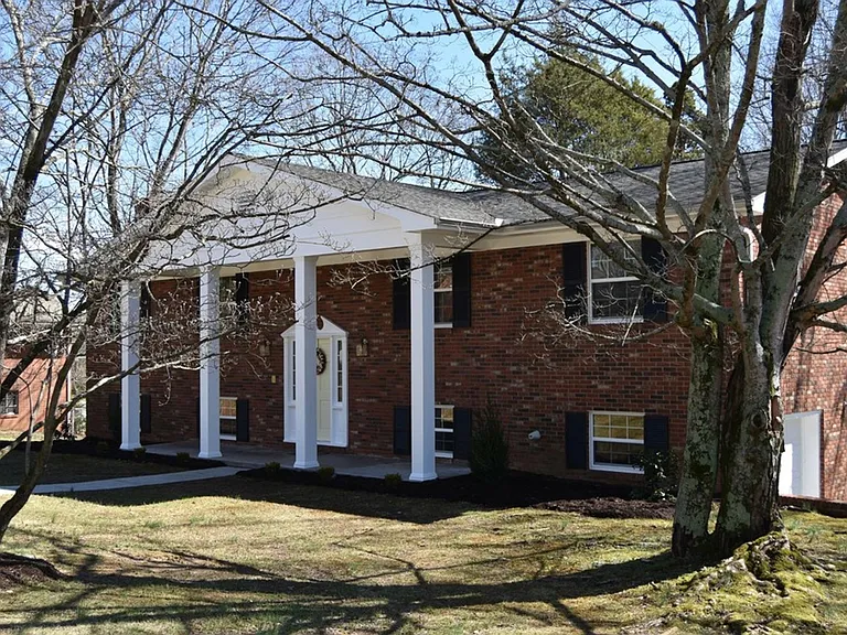 8204 Corteland Dr — Photo 1