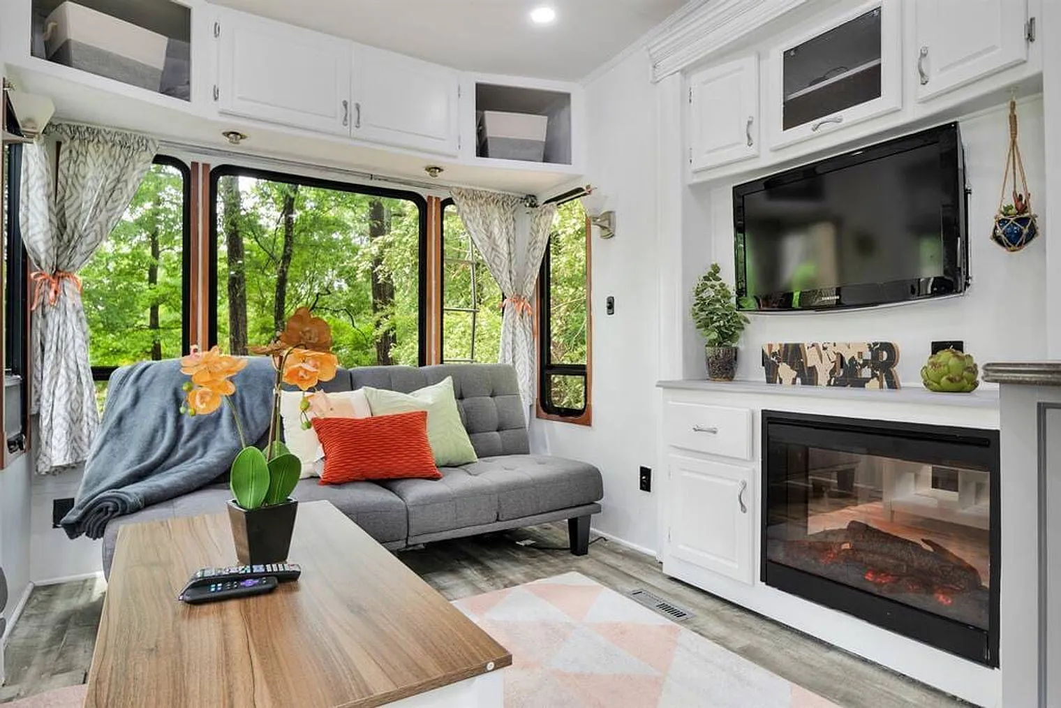 1 bed, 1.0 bath, $3,978 — Photo 2