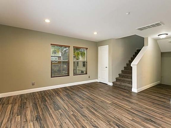 3rd image of 3516 Shoreline Bluff Ln