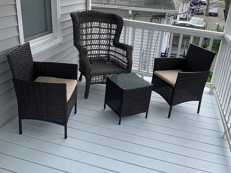 140 College Pl — Photo 3