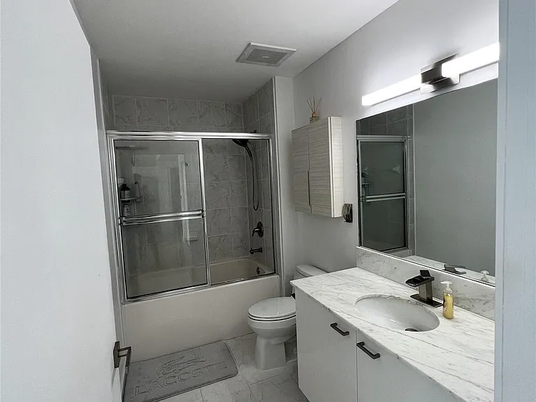 133 NE 2nd Ave — Photo 17