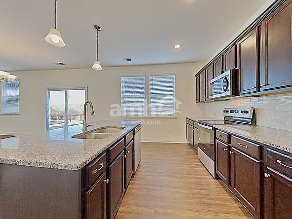 4th image of 108 Hamilton Park Dr