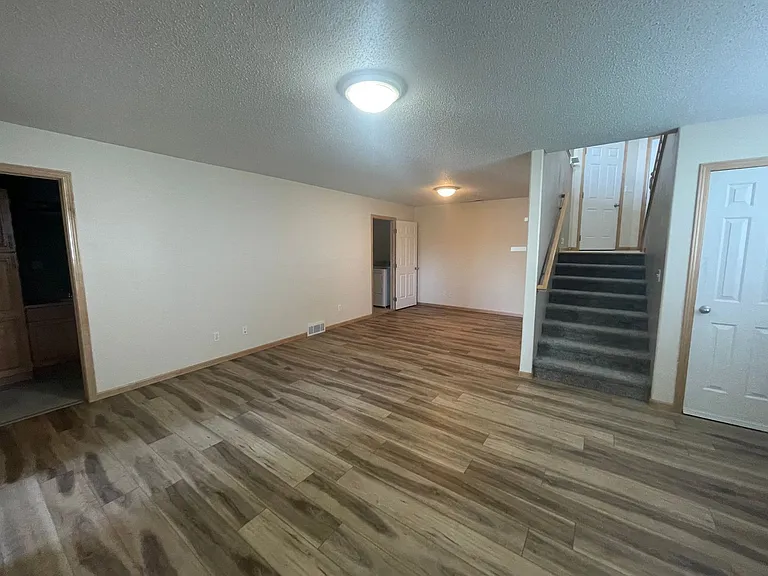 1074 Parkway Dr — Photo 9
