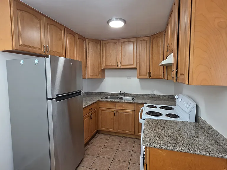 620 W Lexington Dr #5 — Photo 10