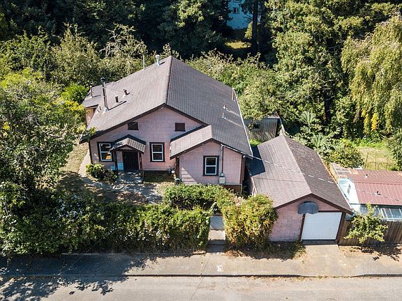 3rd image of 3556 Summer St