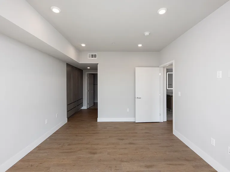 1070 S Holt Ave — Photo 23