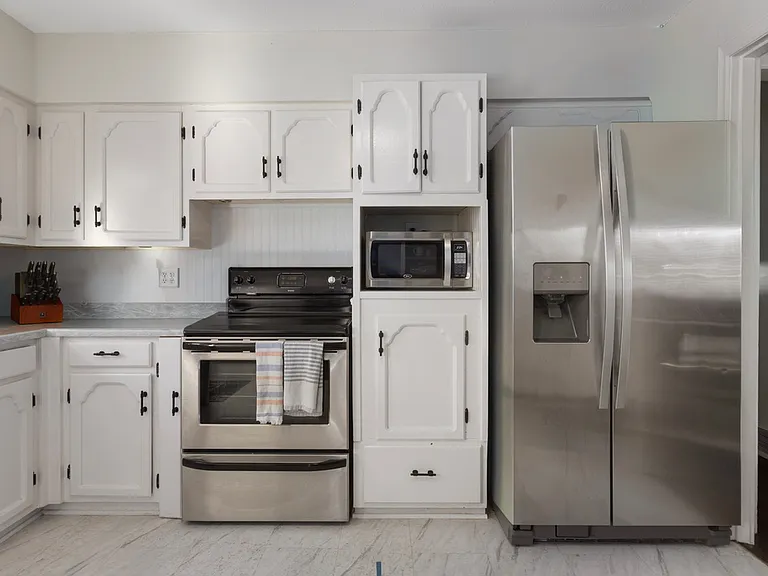 3314 NE Mohawk Ln — Photo 4