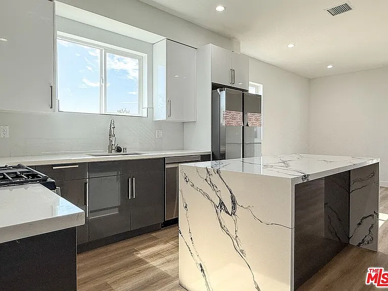 5340 Denny Ave — Photo 22