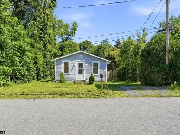 8 Madelyn Ave, West Milford Twp., NJ 07480