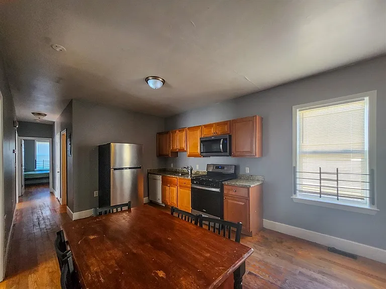 12 Fox St #3 — Photo 2