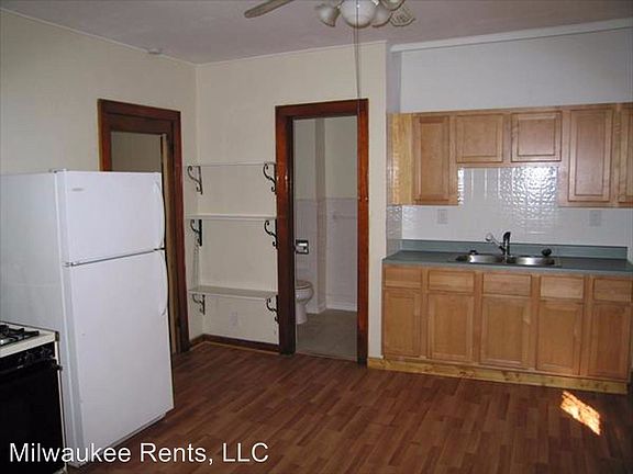 3rd image of 1010 E Clarke St #8457208