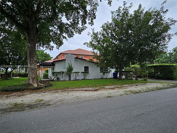 2nd image of 700 NE 7th St