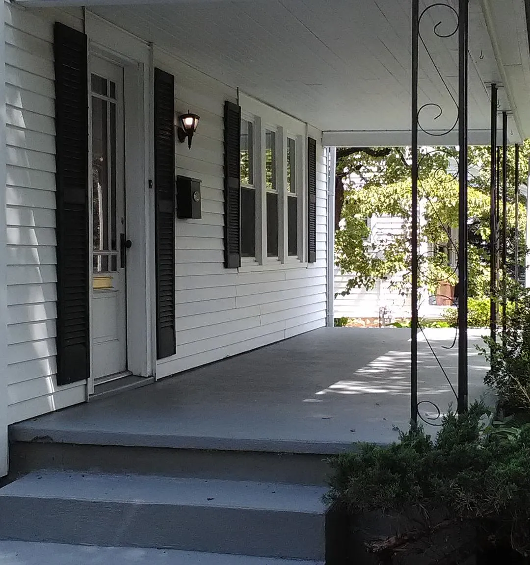 3 bed, 1450 sqft, $2,100 — Photo 1