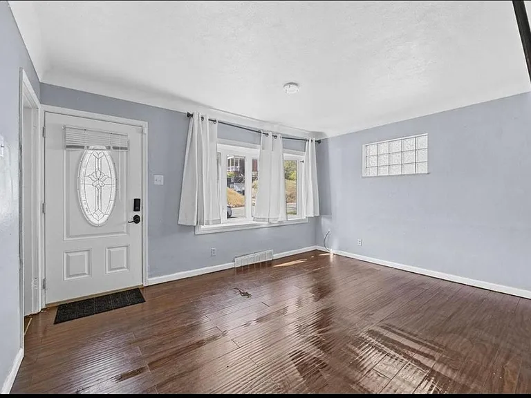 6715 Daiber St — Photo 2