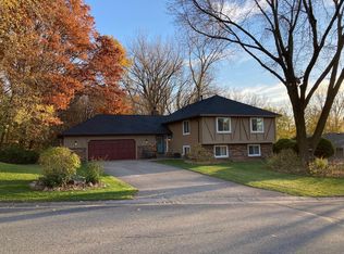 1364 Lakeside Dr, Eagan, MN 55123