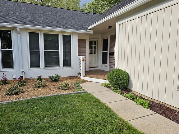 2nd image of 910 Cherrywood Cir