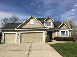 1025 SW Sunflower Dr, Lees Summit, MO 64081