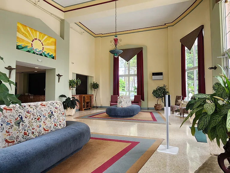 255 W 24th St #231 — Photo 39